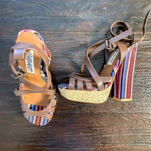 Size 6 never worn super cool retro platforms.